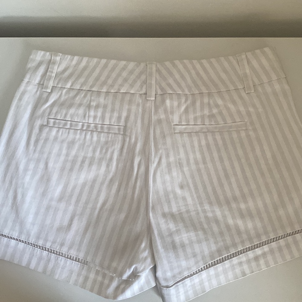 Calvin Klein Striped Embroidered Shorts Size 2 Cotton Blend White Light Gray - Picture 2 of 11
